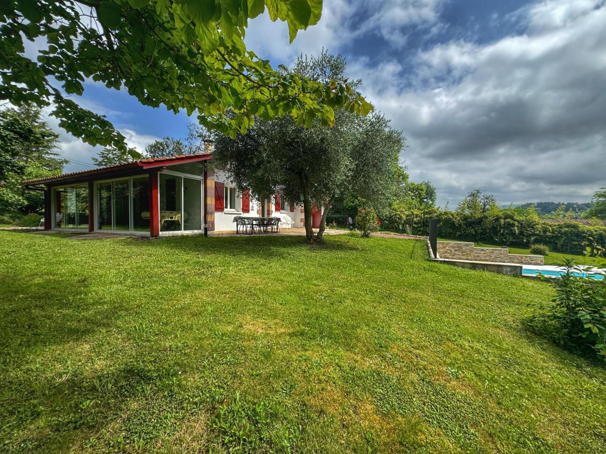 Maison Avec Piscine Holiday home Caro (Pyrenees-Atlantiques)